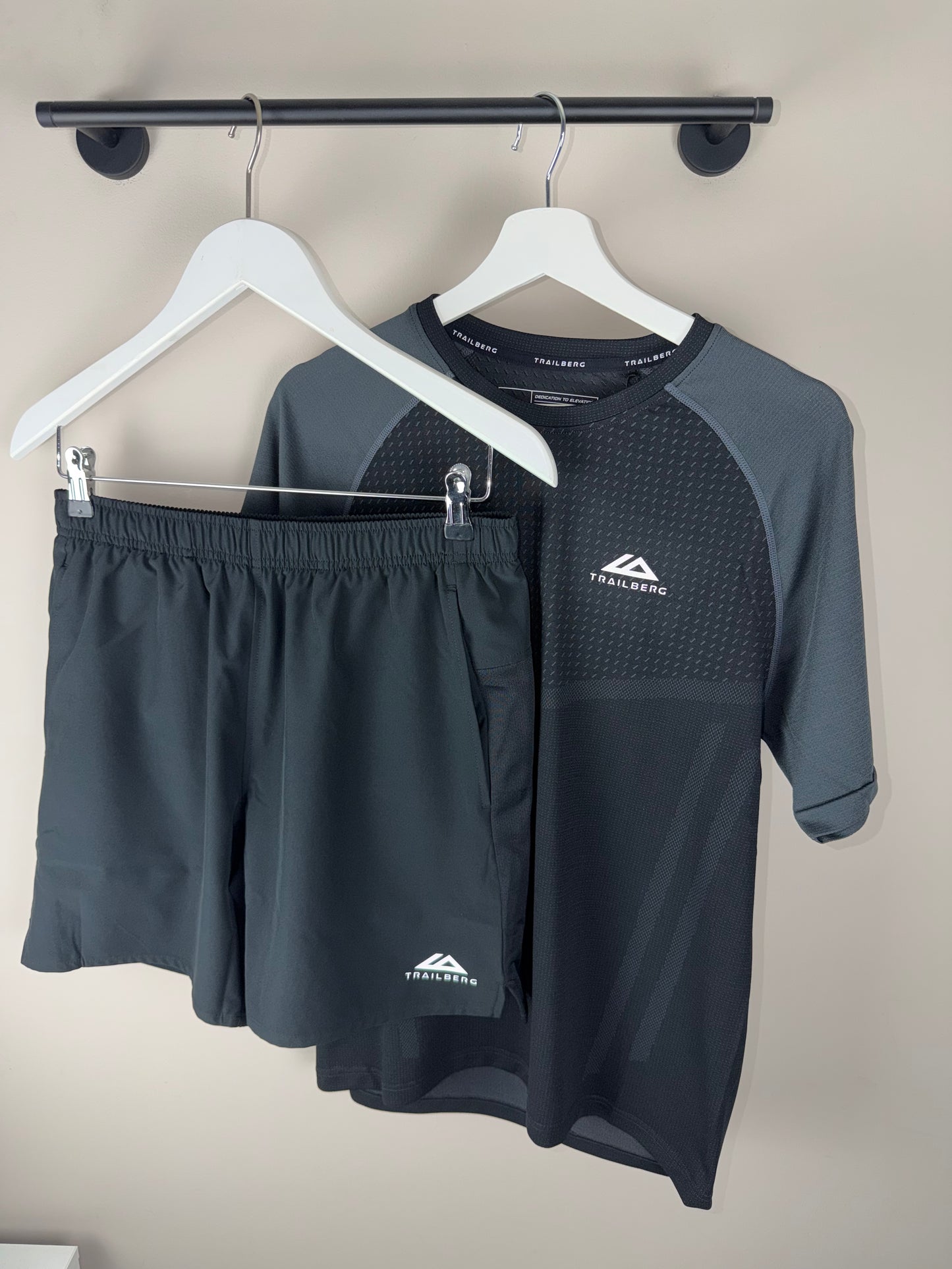 Trailberg Black Volcano Seamless Shorts & T-shirt Seamless set