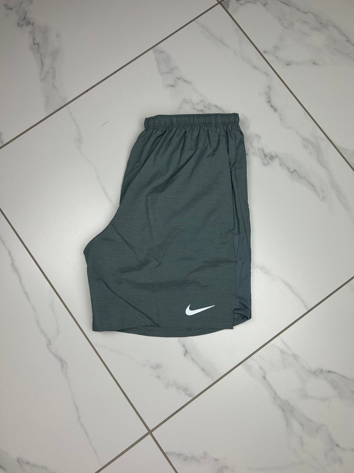 Nike Challenger Shorts 7” “Grey”