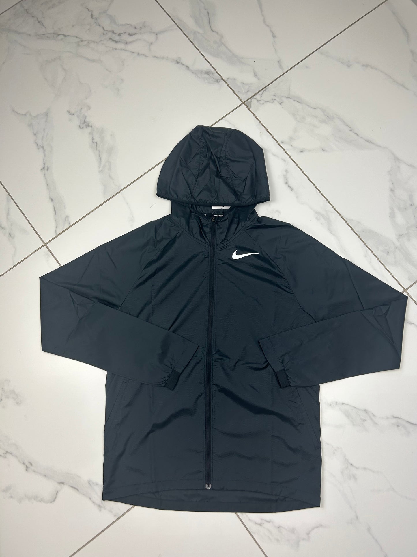 Nike Essentials Windrunner “Black”