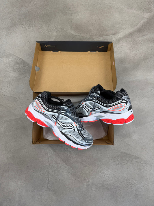 Saucony ProGrid Omni 9 Crimson